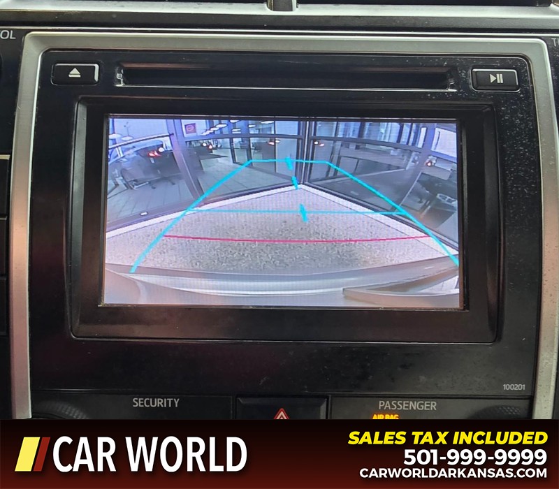 Toyota Camry Vehicle Full-screen Gallery Image 19
