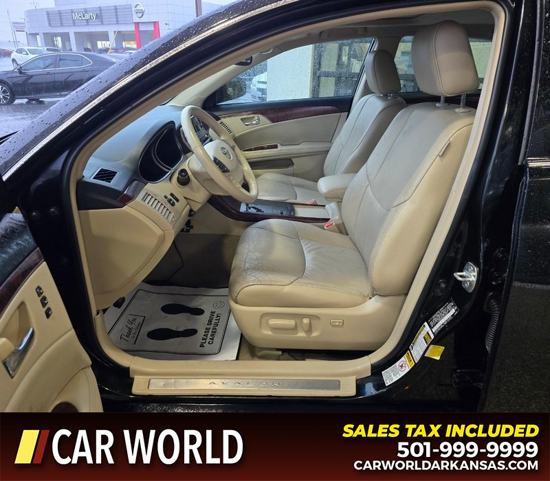 Toyota Avalon Vehicle Full-screen Gallery Image 8