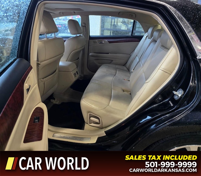 Toyota Avalon Vehicle Full-screen Gallery Image 10