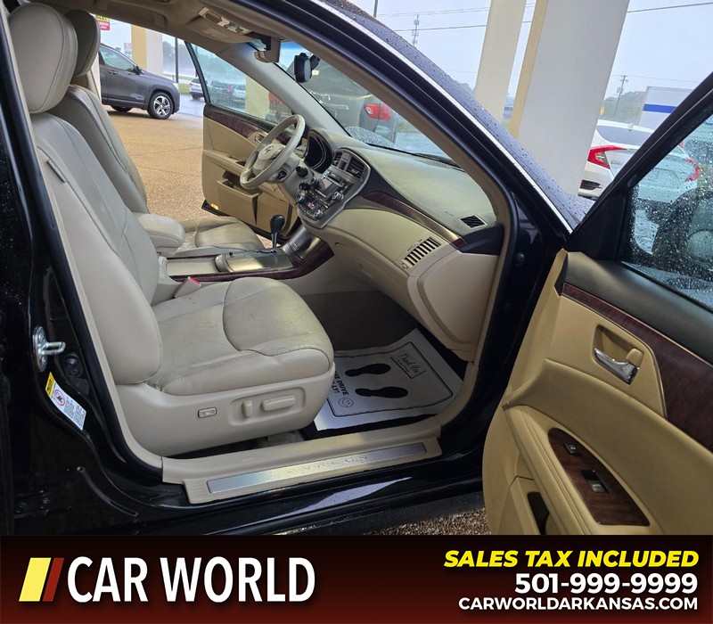 Toyota Avalon Vehicle Full-screen Gallery Image 11