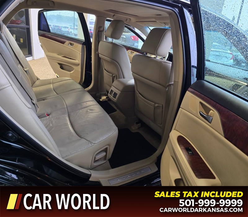 Toyota Avalon Vehicle Full-screen Gallery Image 12