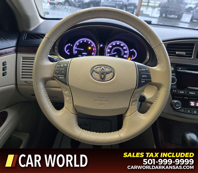 Toyota Avalon Vehicle Full-screen Gallery Image 14