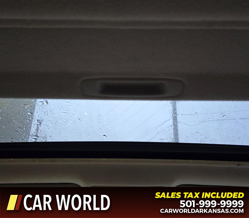 Toyota Avalon Vehicle Full-screen Gallery Image 18