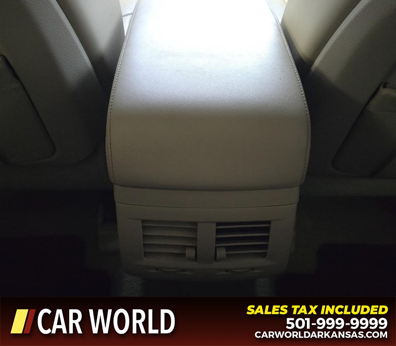 Toyota Avalon Vehicle Full-screen Gallery Image 19