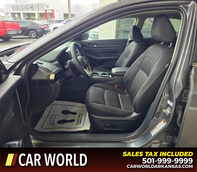 Nissan Altima Vehicle Full-screen Gallery Image 8