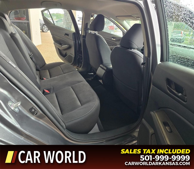 Nissan Altima Vehicle Full-screen Gallery Image 12