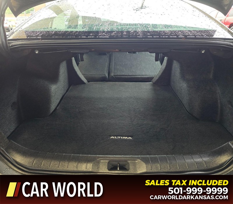 Nissan Altima Vehicle Full-screen Gallery Image 14
