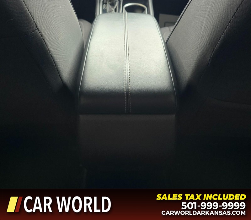 Nissan Altima Vehicle Full-screen Gallery Image 19
