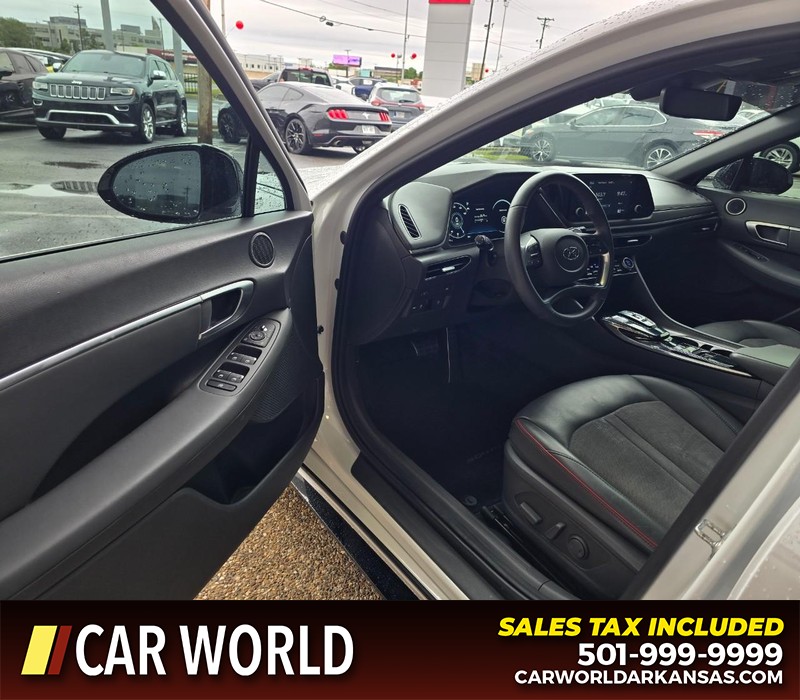 Hyundai Sonata Vehicle Full-screen Gallery Image 7