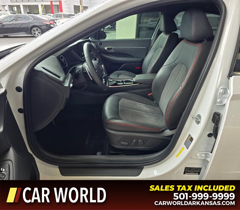 Hyundai Sonata Vehicle Full-screen Gallery Image 8