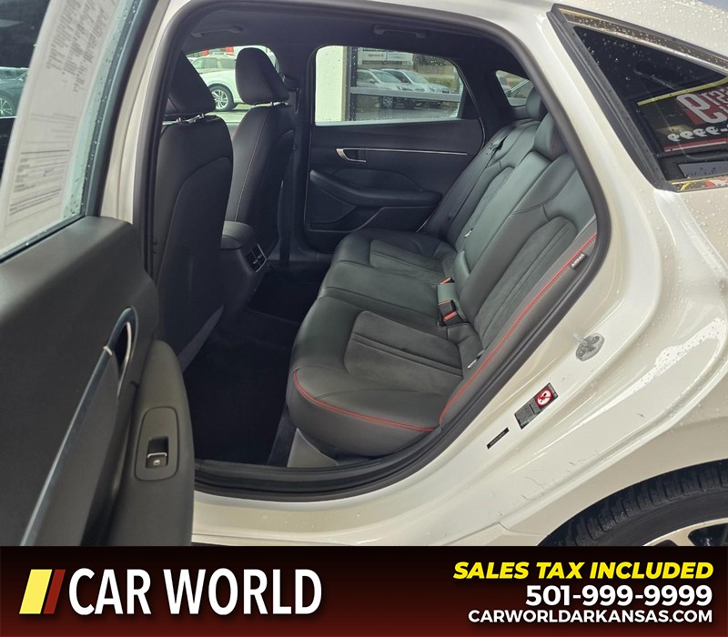 Hyundai Sonata Vehicle Full-screen Gallery Image 10