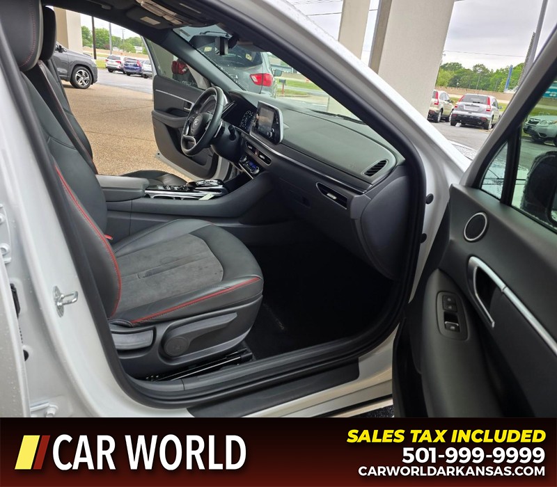 Hyundai Sonata Vehicle Full-screen Gallery Image 11