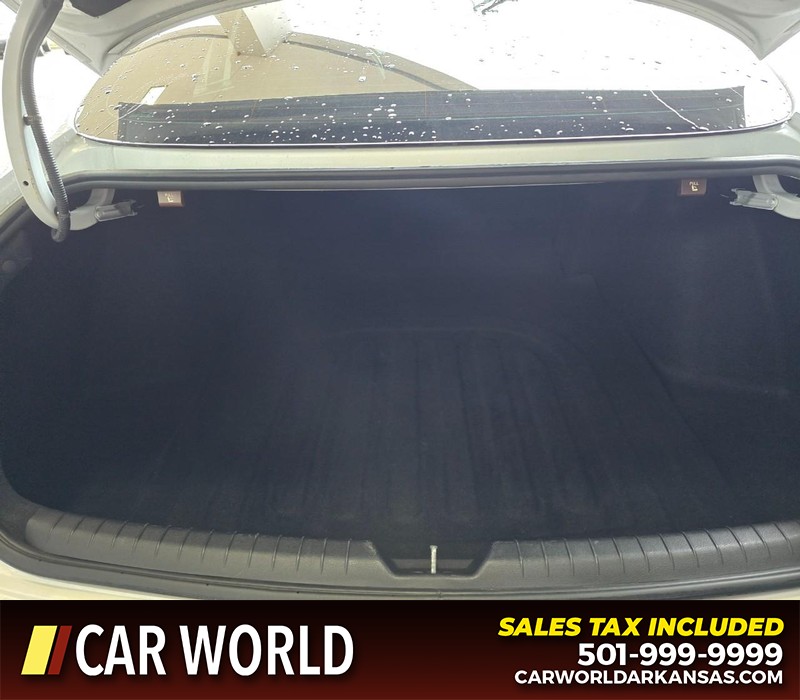Hyundai Sonata Vehicle Full-screen Gallery Image 13
