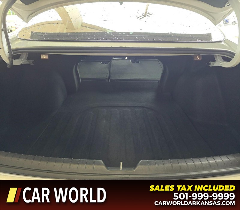 Hyundai Sonata Vehicle Full-screen Gallery Image 14