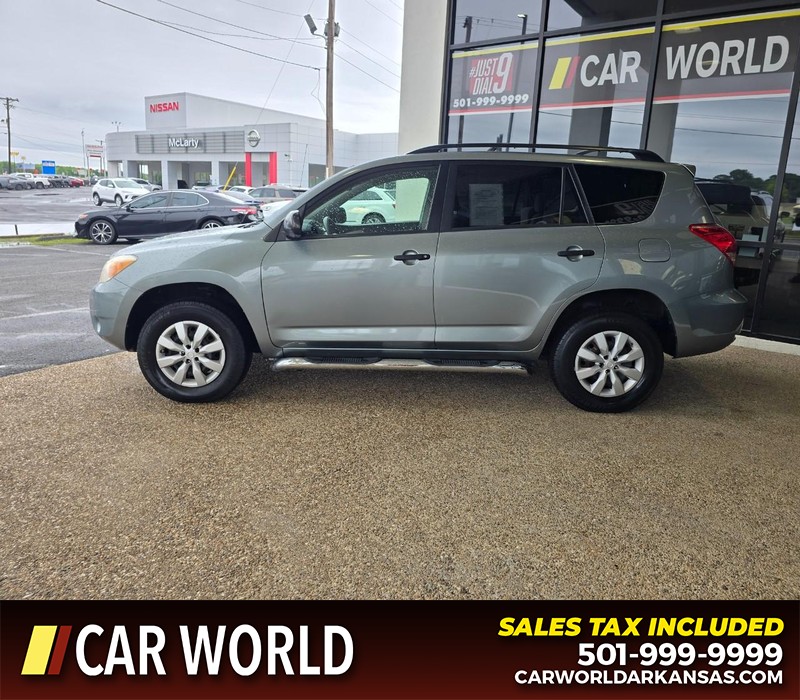 Toyota RAV4 Vehicle Full-screen Gallery Image 4