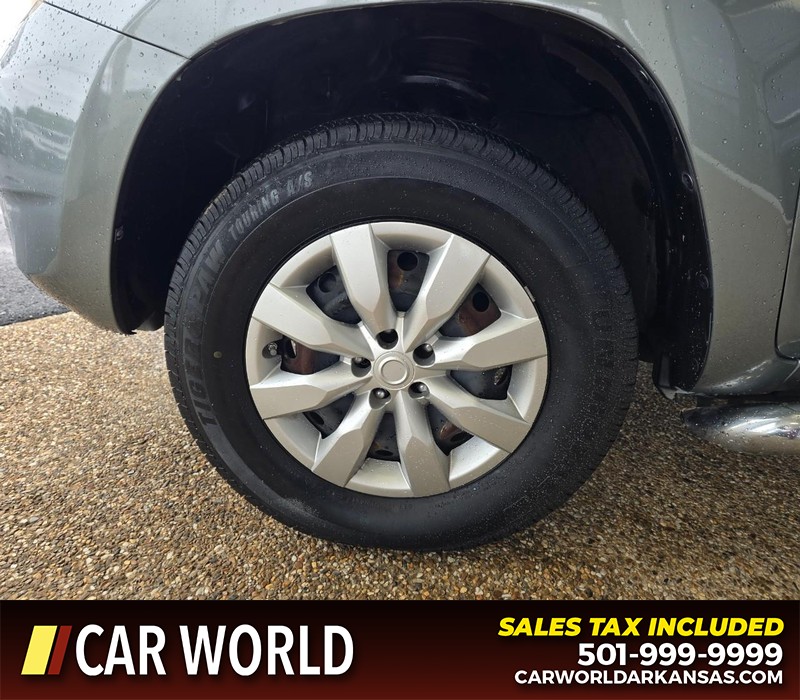 Toyota RAV4 Vehicle Full-screen Gallery Image 6