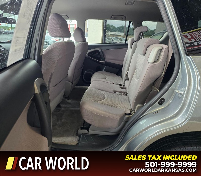Toyota RAV4 Vehicle Full-screen Gallery Image 10