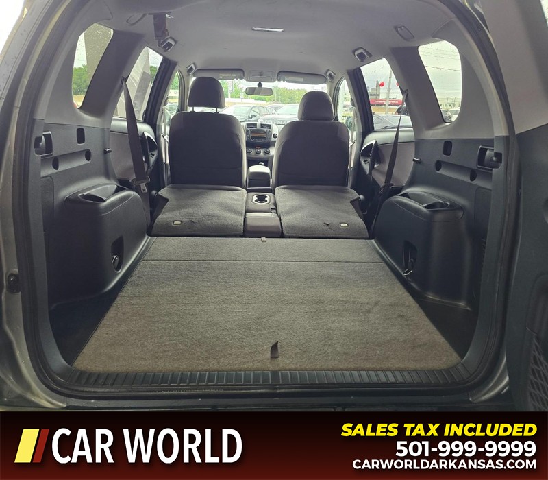 Toyota RAV4 Vehicle Full-screen Gallery Image 14