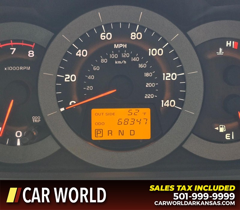 Toyota RAV4 Vehicle Full-screen Gallery Image 16
