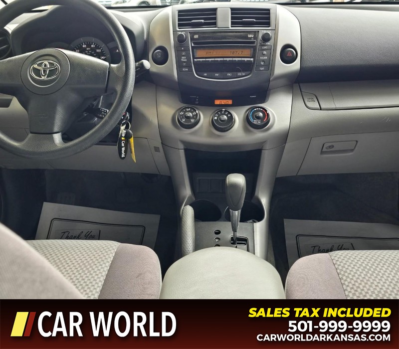 Toyota RAV4 Vehicle Full-screen Gallery Image 18