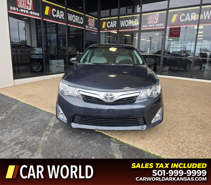 Toyota Camry Vehicle Full-screen Gallery Image 2