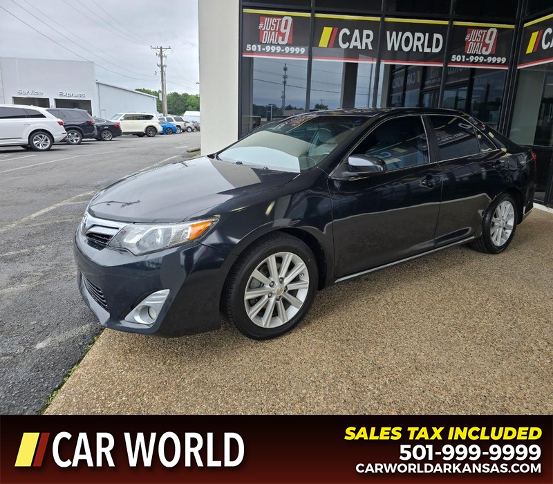 Toyota Camry Vehicle Full-screen Gallery Image 3