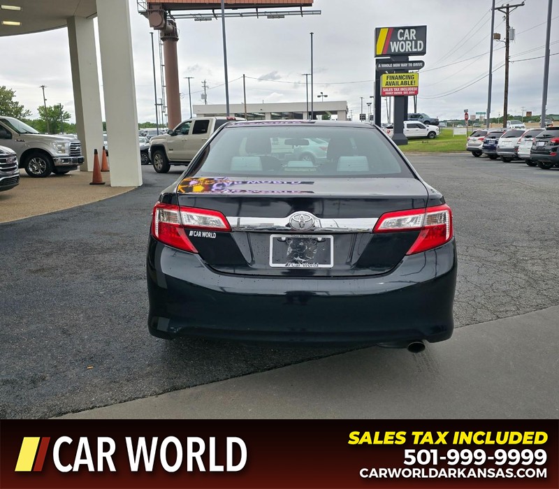 Toyota Camry Vehicle Full-screen Gallery Image 5