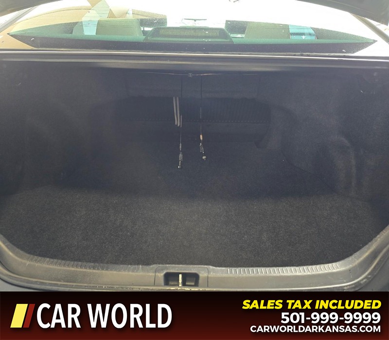 Toyota Camry Vehicle Full-screen Gallery Image 13