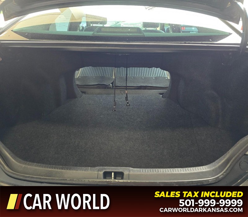 Toyota Camry Vehicle Full-screen Gallery Image 14