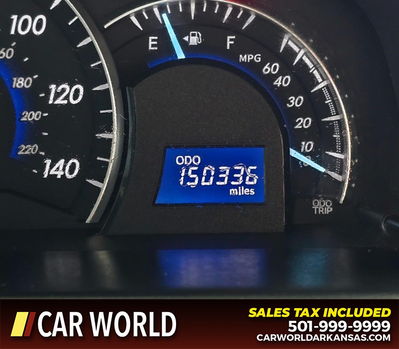 Toyota Camry Vehicle Full-screen Gallery Image 16