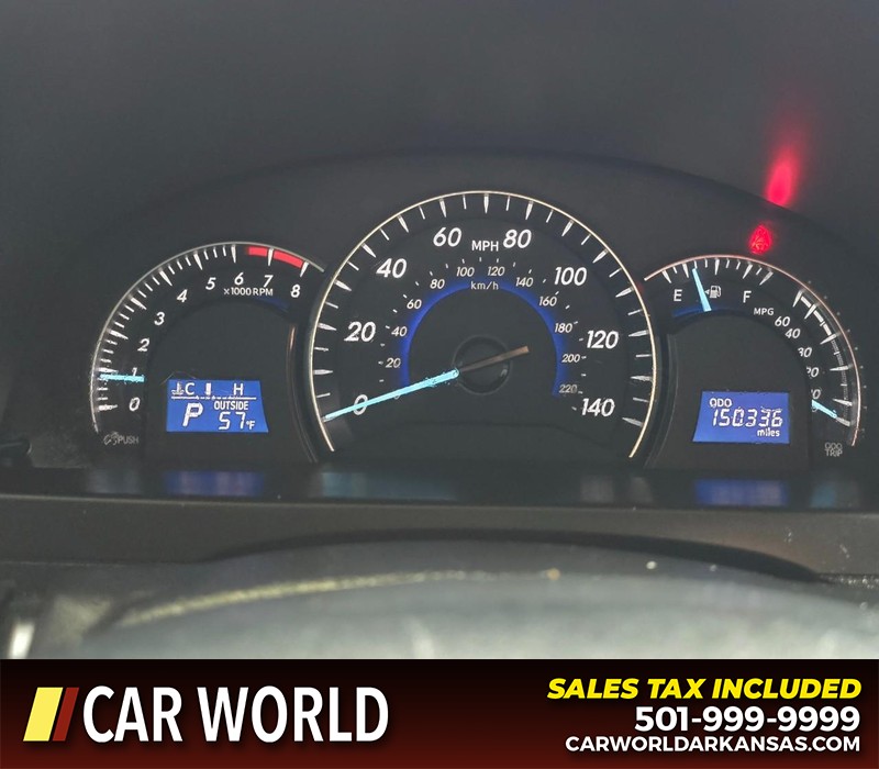 Toyota Camry Vehicle Full-screen Gallery Image 17