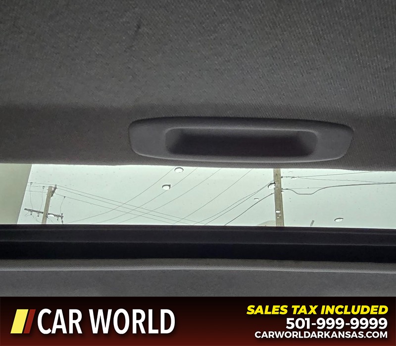 Toyota Camry Vehicle Full-screen Gallery Image 19