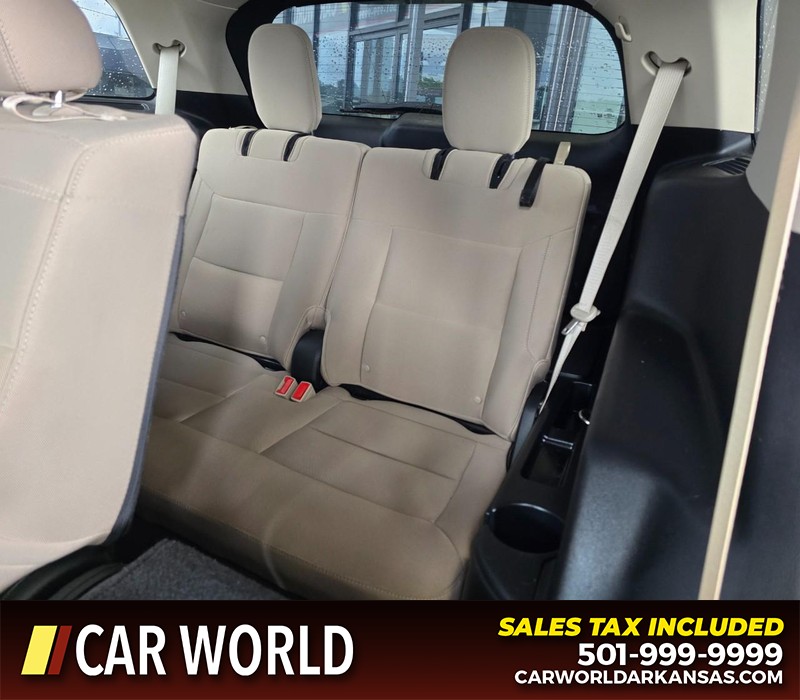 Ford Explorer Vehicle Full-screen Gallery Image 11