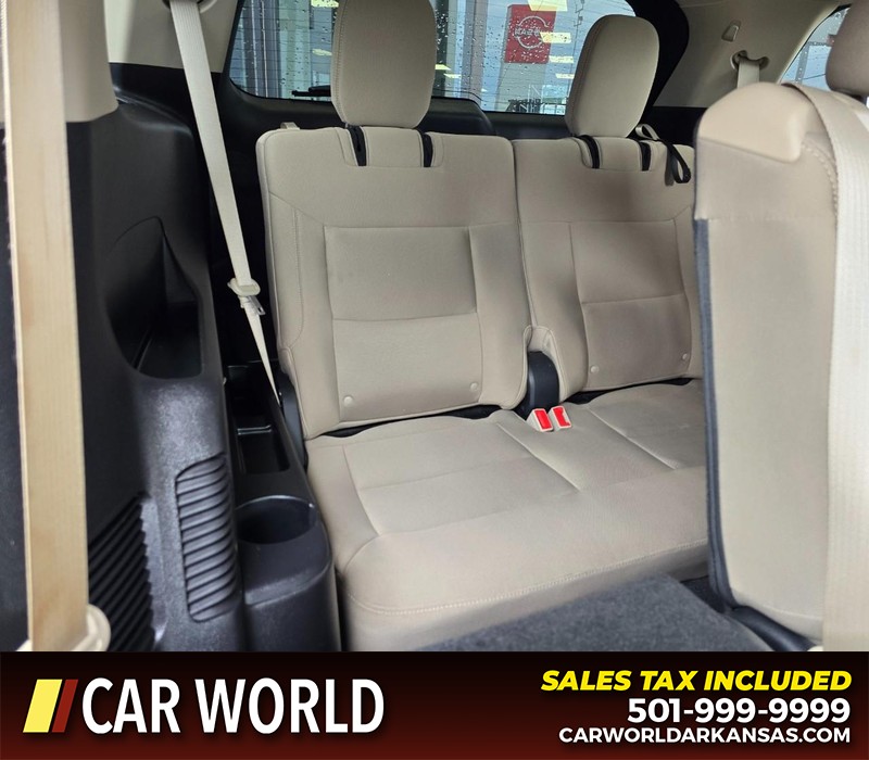 Ford Explorer Vehicle Full-screen Gallery Image 14