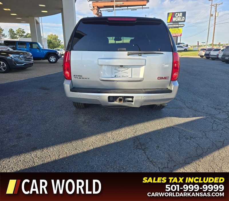 GMC Yukon Vehicle Full-screen Gallery Image 5