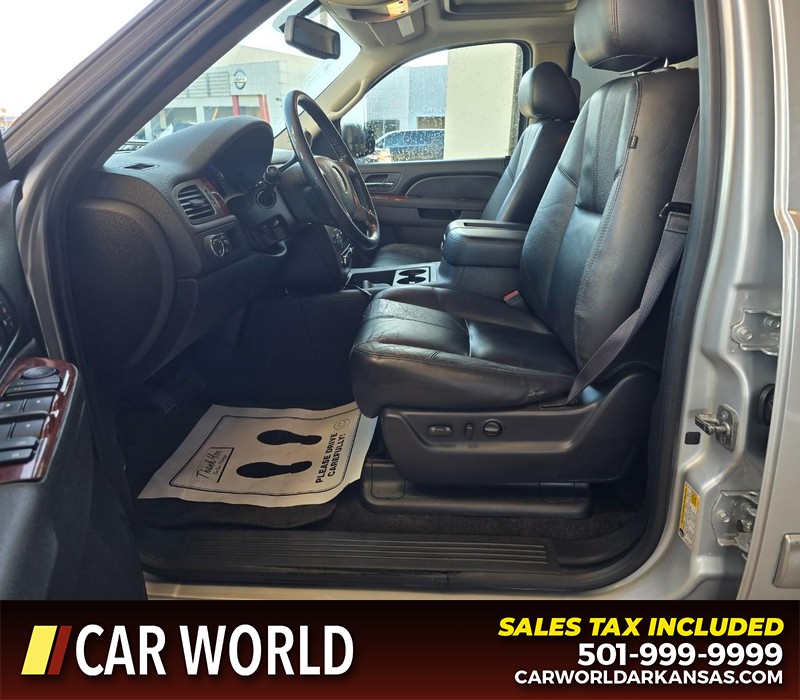 GMC Yukon Vehicle Full-screen Gallery Image 8