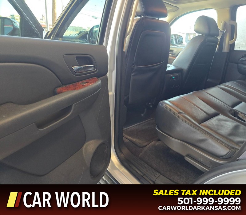 GMC Yukon Vehicle Full-screen Gallery Image 9