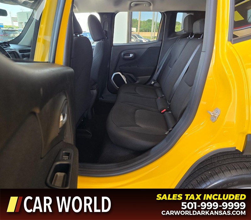 Jeep Renegade Vehicle Full-screen Gallery Image 9