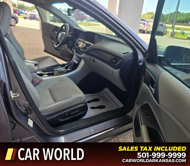 Honda Accord Sedan Vehicle Full-screen Gallery Image 11