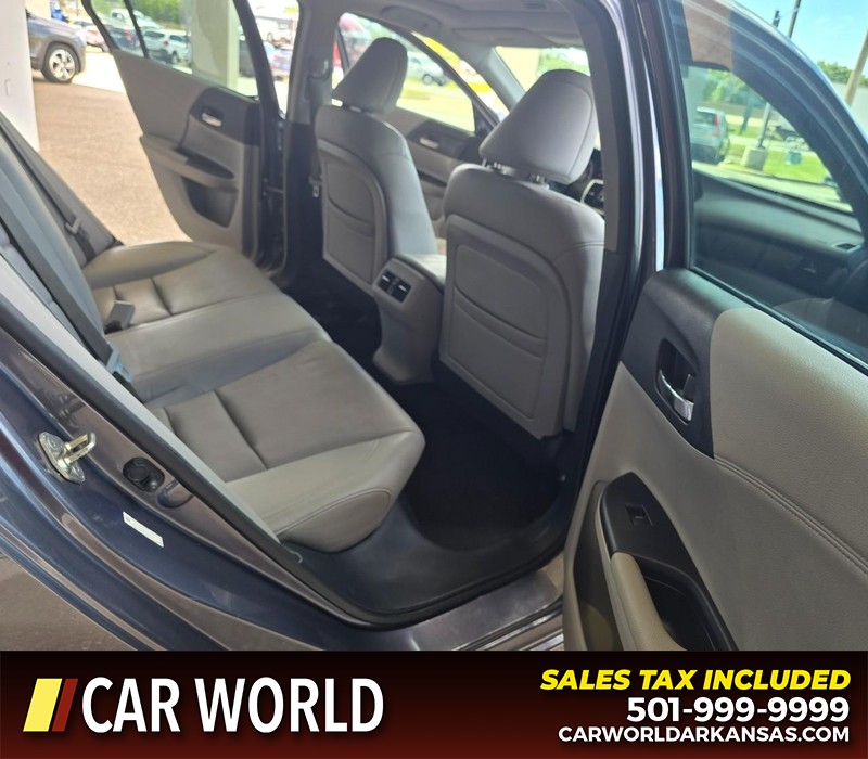 Honda Accord Sedan Vehicle Full-screen Gallery Image 12