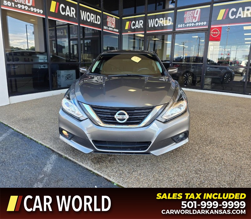 Nissan Altima Vehicle Full-screen Gallery Image 2