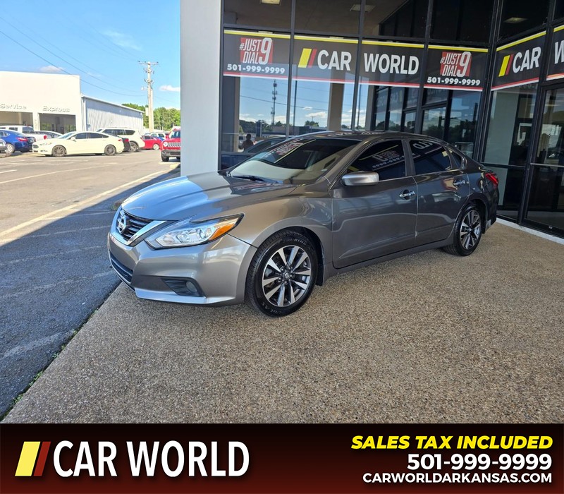 Nissan Altima Vehicle Full-screen Gallery Image 3