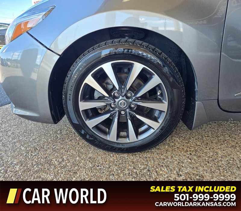 Nissan Altima Vehicle Full-screen Gallery Image 6