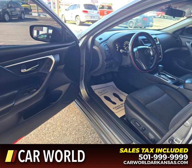 Nissan Altima Vehicle Full-screen Gallery Image 7