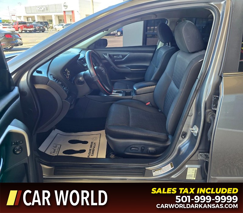 Nissan Altima Vehicle Full-screen Gallery Image 8