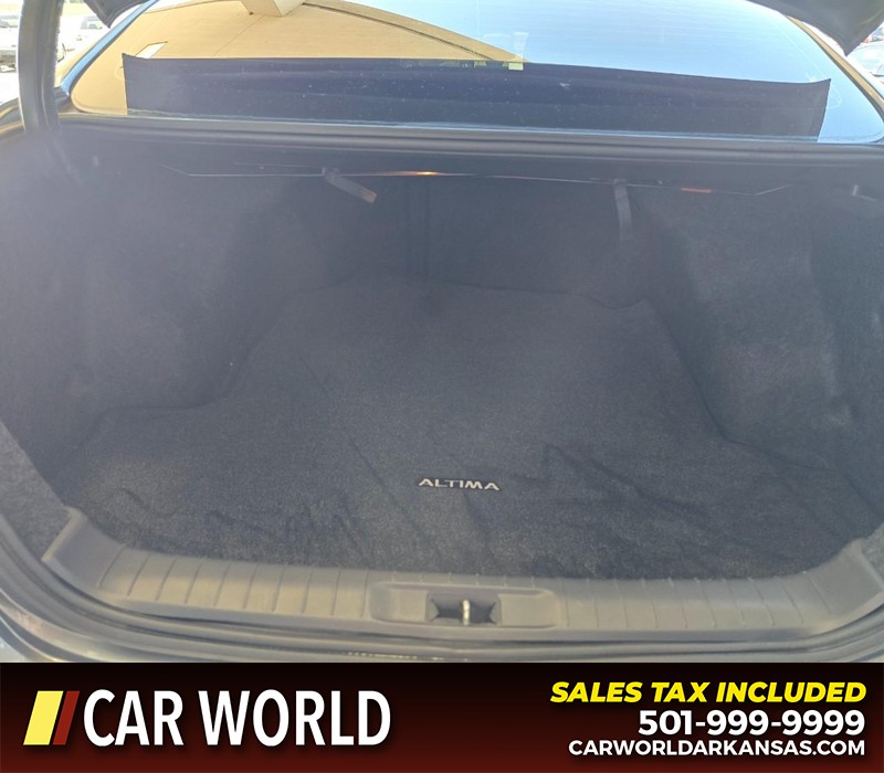 Nissan Altima Vehicle Full-screen Gallery Image 13