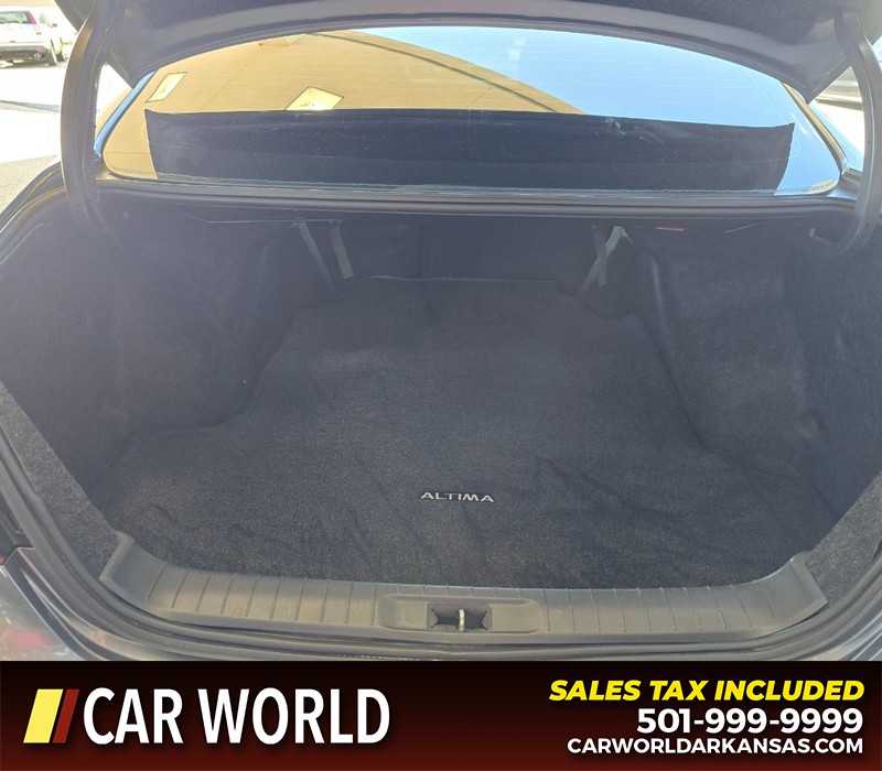 Nissan Altima Vehicle Full-screen Gallery Image 14