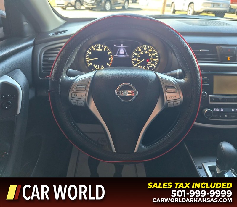 Nissan Altima Vehicle Full-screen Gallery Image 16