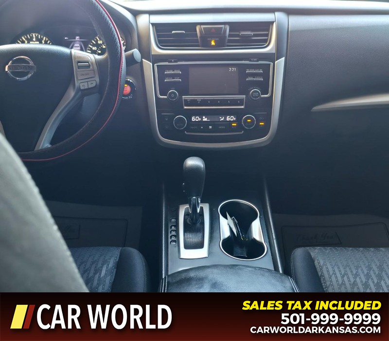 Nissan Altima Vehicle Full-screen Gallery Image 19