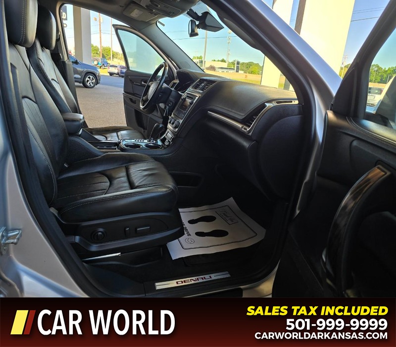 GMC Acadia Vehicle Full-screen Gallery Image 12